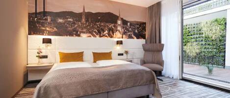 Sengetøy av topp kvalitet, safe på rommet og skrivebord