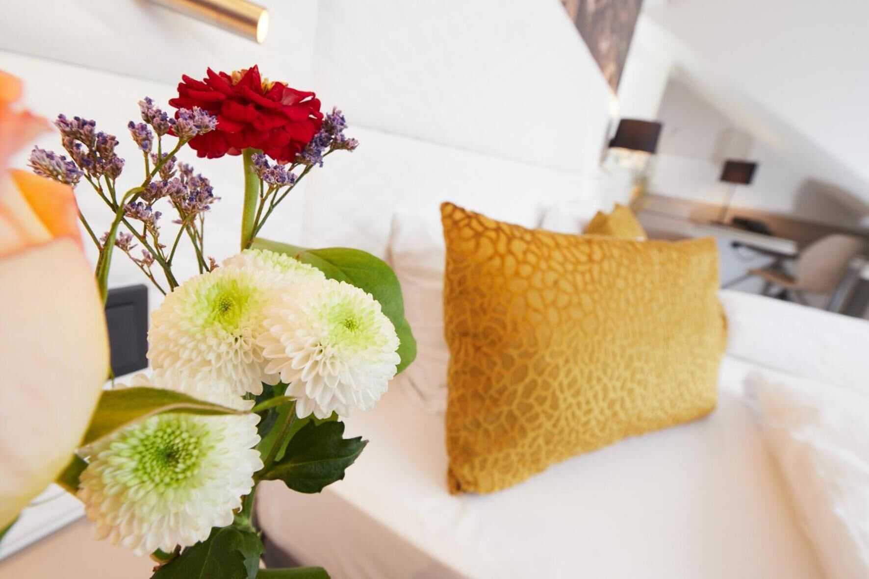 hypo-allergenic bedding, in-room safe, desk, laptop workspace