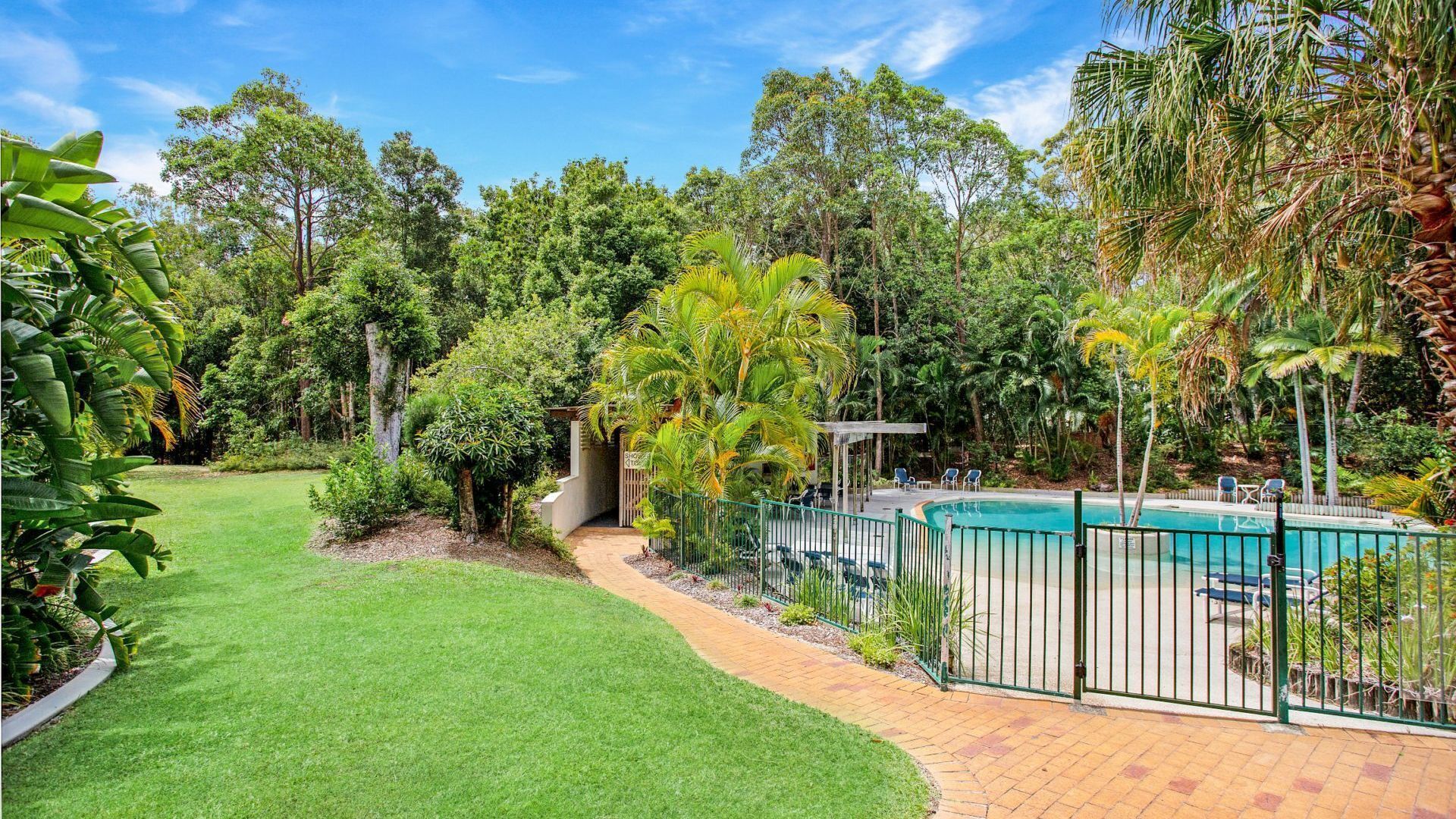 Baden 45 - Rainbow Shores. Beachside Unit for the family. Aircon. Swimming Pool. Tennis Court — image 4
