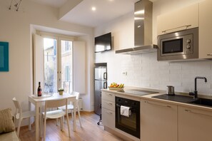 Mikrowelle, Ofen, Herdplatte, Geschirrspüler