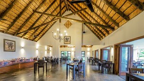 Breakfast, lunch and dinner served - Umbhaba Eco Lodge (Mbombela)