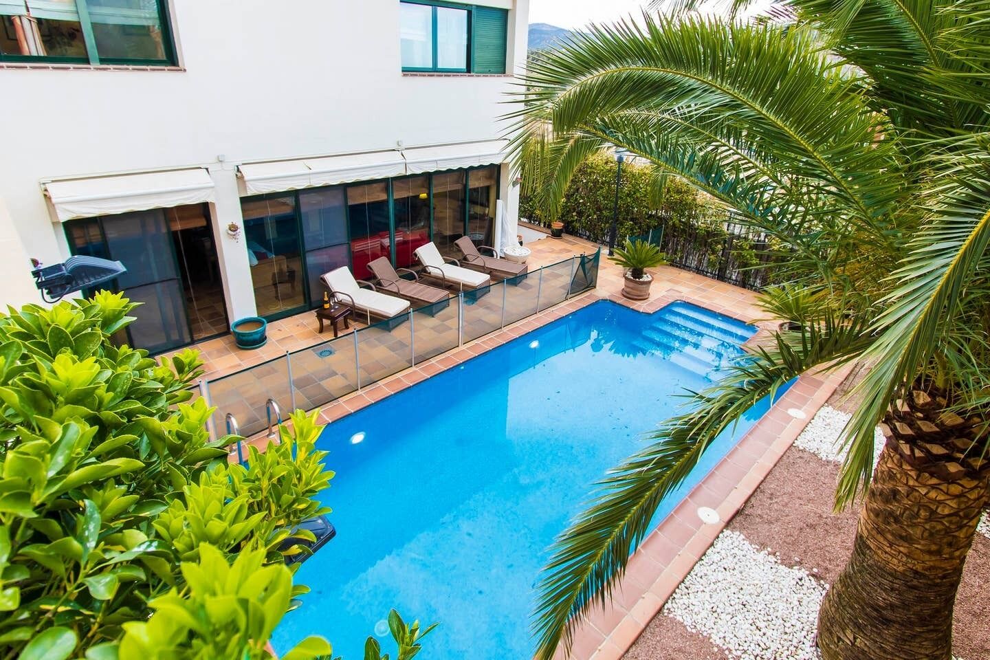 Luxurious villa with all services in Sea and Mountain