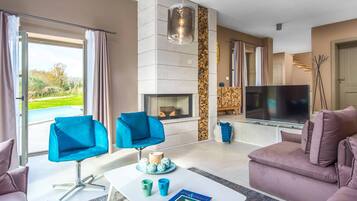 Villa, 4 Bedrooms | Living room | Flat-screen TV