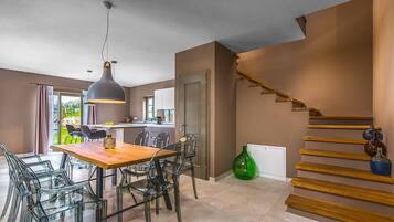 Villa, 4 Bedrooms | Private kitchen | Fridge, microwave, oven, stovetop