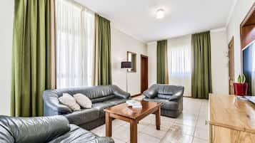Villa, 4 Bedrooms | Living room | Video-game console
