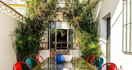 Holi-Rent Casa del Limonero Excellent house with zen backyard.