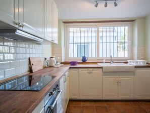 Fridge, oven, dishwasher, coffee/tea maker