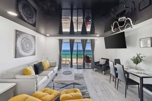 Una televisión, una oficina