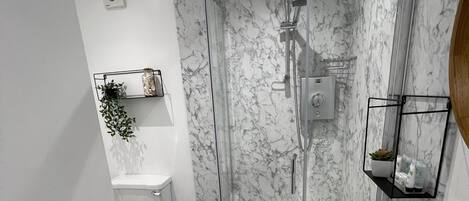 Comfort Suite, Private Bathroom, Harbor View | Bathroom