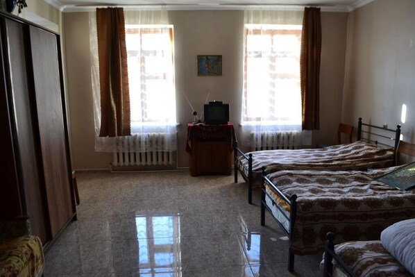 1 bedroom, WiFi - Most quiet place. Great view. (Stepantsminda)