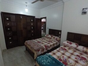 3 bedrooms, in-room safe, iron/ironing board, WiFi - Hurghada . Al dahar area (Hurghada)