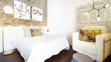 1 slaapkamer, een strijkplank/strijkijzer, gratis wifi, beddengoed