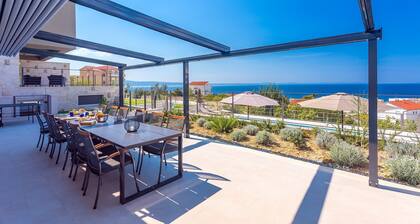 Villa Diva, 7 Schlafzimmern, beheiztem Pool, Sauna und Fun Zone, Meerblick