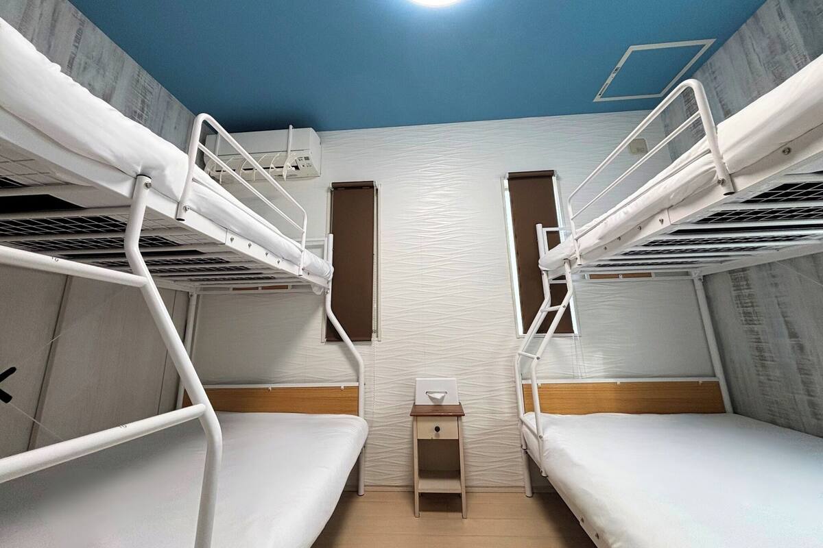 4 bedrooms, iron/ironing board, free WiFi, bed sheets