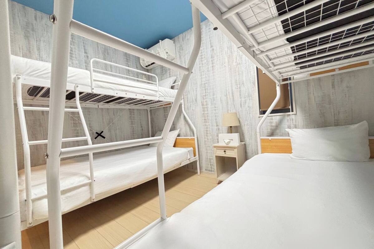 4 bedrooms, iron/ironing board, free WiFi, bed sheets