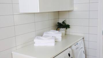 House, 3 Bedrooms | Laundry