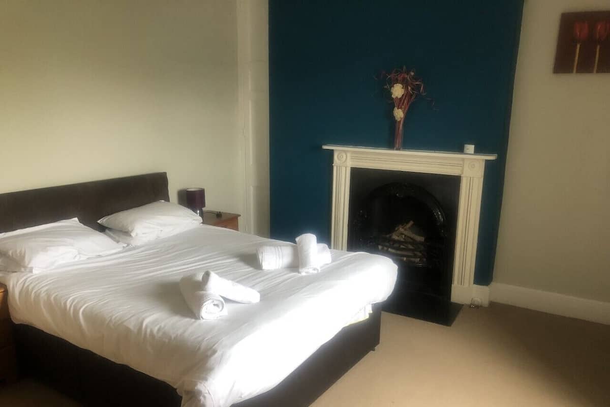 Double Room | Desk, laptop workspace, blackout drapes, WiFi (free)
