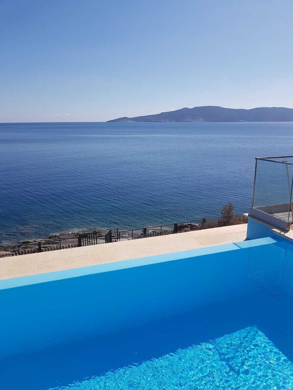 حمّام سباحة خارجي