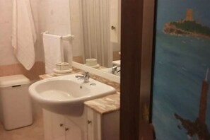 Shower, hair dryer, bidet, towels - THE SUNFLOWER - Portopalo di Capo Passero (Portopalo di Capo Passero)