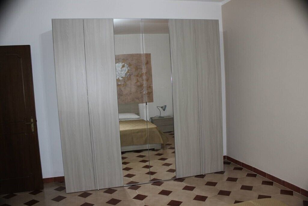 3 bedrooms, desk, iron/ironing board, bed sheets