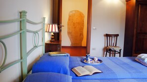 Leilighet – standard, 1 soverom, hageutsikt | Skrivebord, skrivebord for bærbar PC, wi-fi (inkludert) og sengetøy