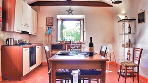 Apartamento standard, 1 quarto, vista para o jardim | Cozinha privada | Geladeira, micro-ondas, fogão, cooktop