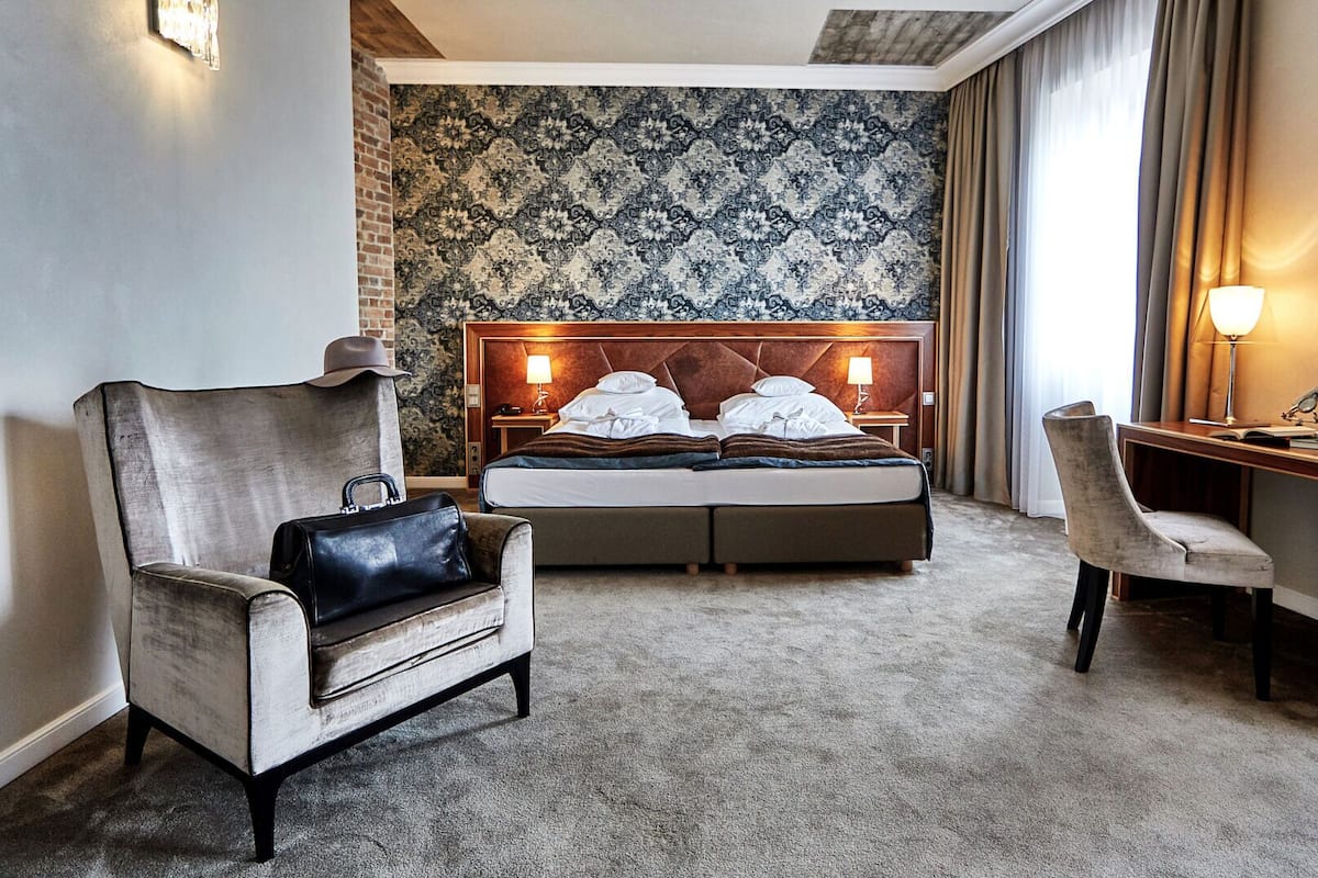 Deluxe Room | In-room safe, blackout drapes, soundproofing
