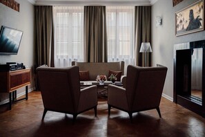 Piotr Boniecki Apartment | Vardagsrum | 42-tums platt-tv med kabelkanaler och tv