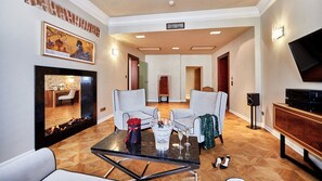 Piotr Boniecki Apartment | Vardagsrum | 42-tums platt-tv med kabelkanaler och tv