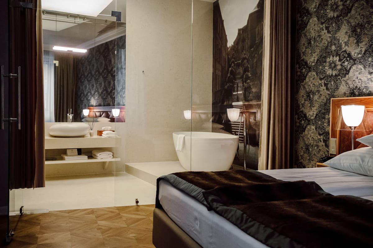 Salon Grodzki | In-room safe, blackout drapes, soundproofing