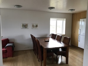 House, 3 Bedrooms | In-room dining
