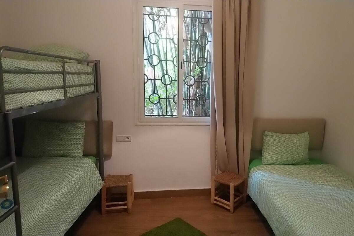 Room, Shared Bathroom | Iron/ironing board, free WiFi, bed sheets