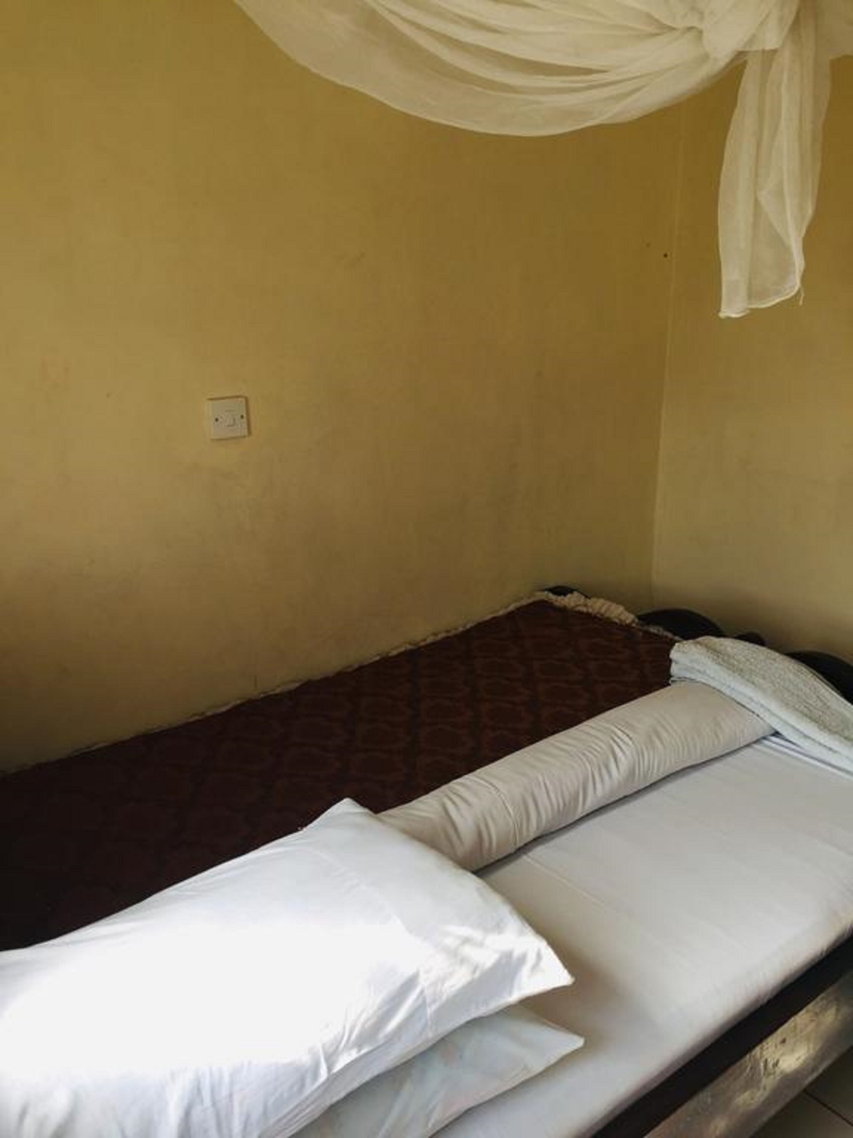 single room | 1 bedroom, desk, laptop workspace, blackout curtains