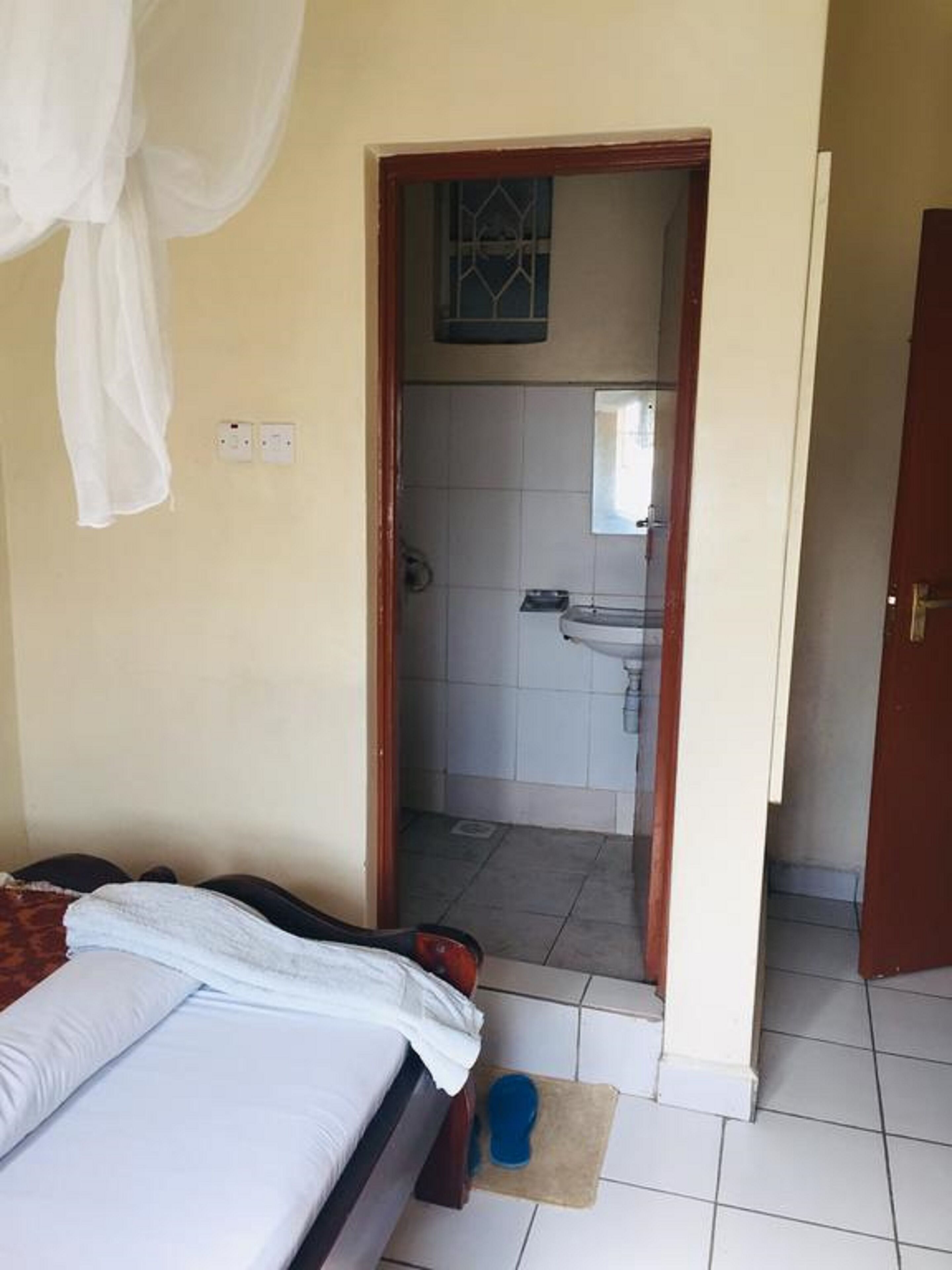 single room | bathroom sink