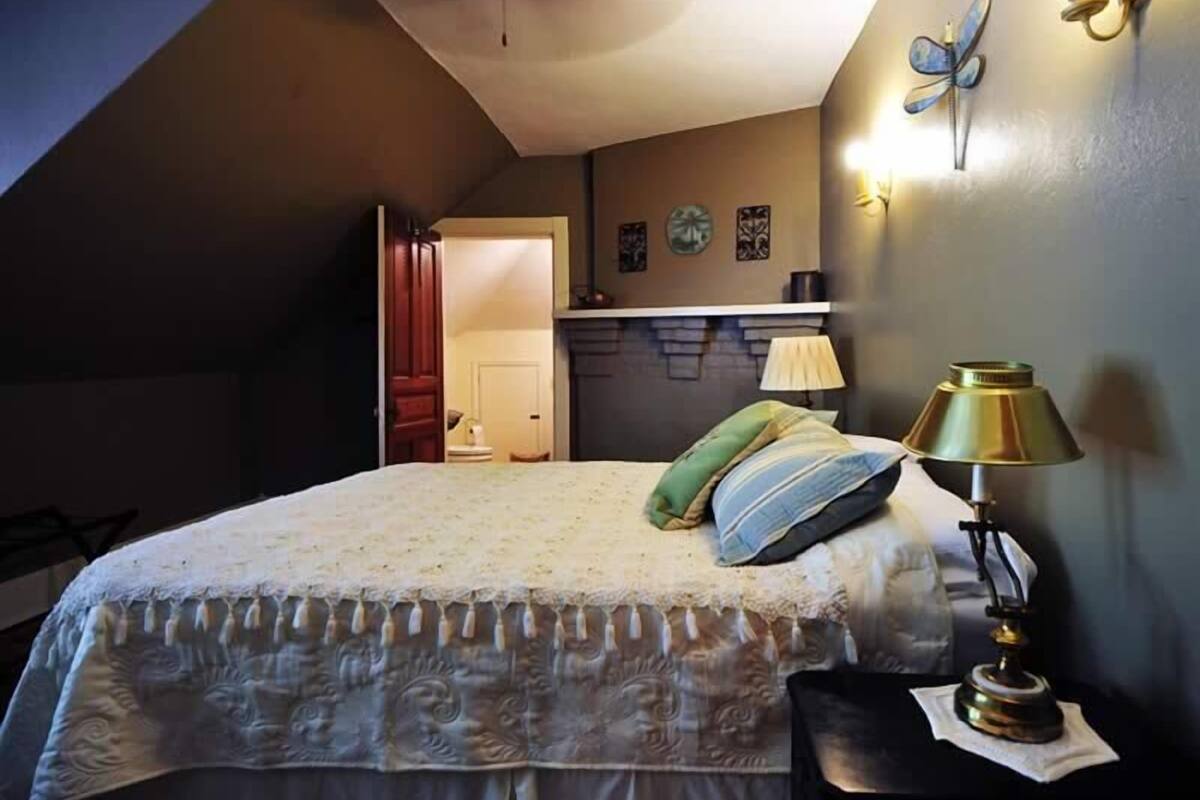 superior room, 1 bedroom, non smoking (dragonfly) | individually decorated, individually furnished, iron/ironing board