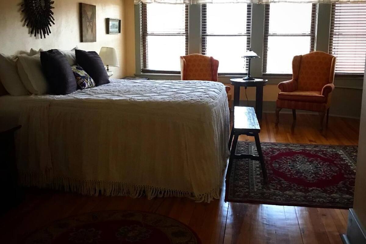 superior room, 1 bedroom, non smoking (monarch, multiple views) | individually decorated, individually furnished, iron/ironing board