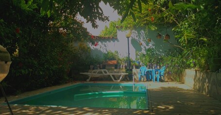 Indoor pool. Pousada Plantar e Cuidar