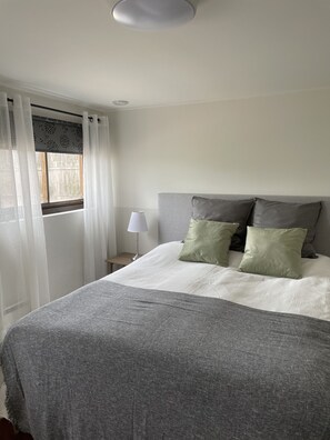 Double Room, Shared Bathroom | Individually decorated, blackout curtains, soundproofing, free WiFi - Boaryd Golf B&B (Hult)