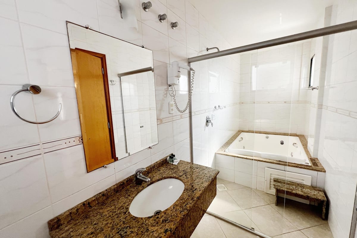 premium room | 1 bedroom, premium bedding, pillow-top beds, minibar