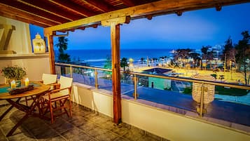 Suite, 2 habitaciones, balcón, vista al mar | Insonorización, tabla de planchar con plancha y wifi gratis