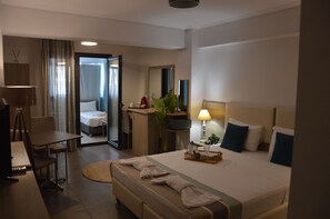 家庭房, 城市景观 | 隔音、熨斗/熨板、免费 WiFi、床单