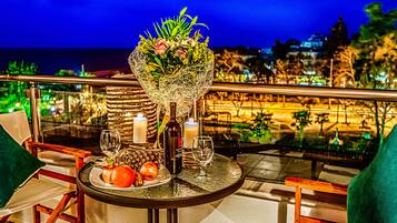 Suite, 2 Schlafzimmer, Balkon, Meerblick | Schallisolierte Zimmer, Bügeleisen/Bügelbrett, kostenloses WLAN