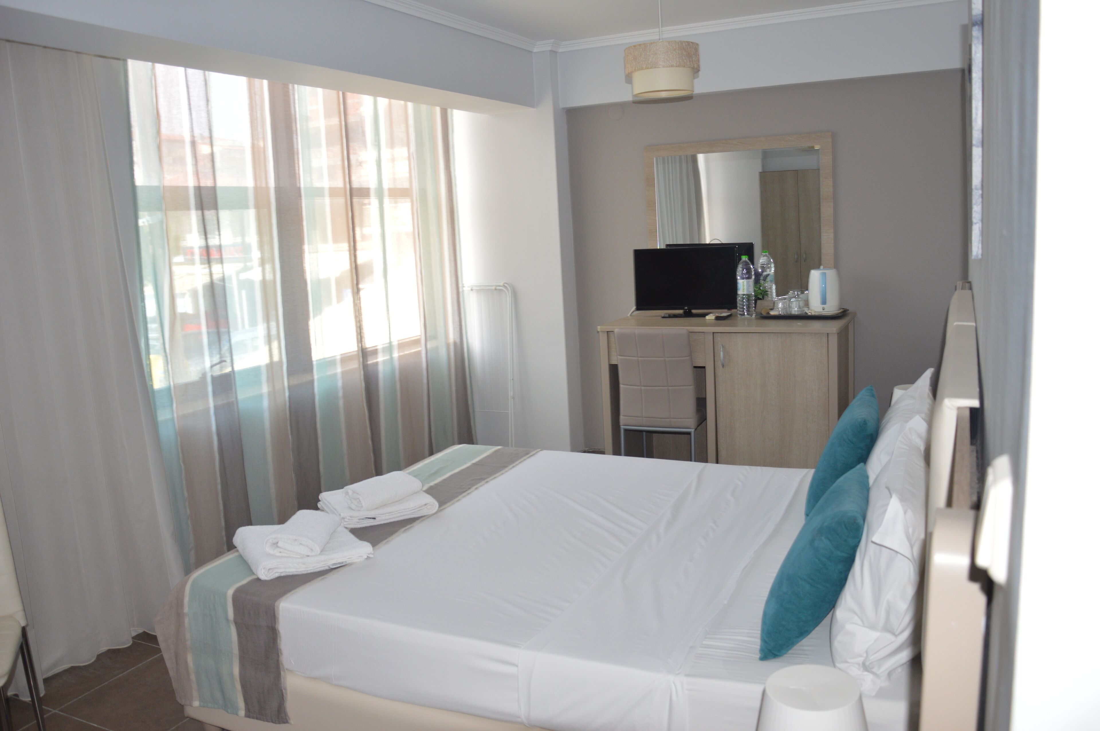 Double Room, Sea View | Soundproofing, iron/ironing board, free WiFi, bed sheets