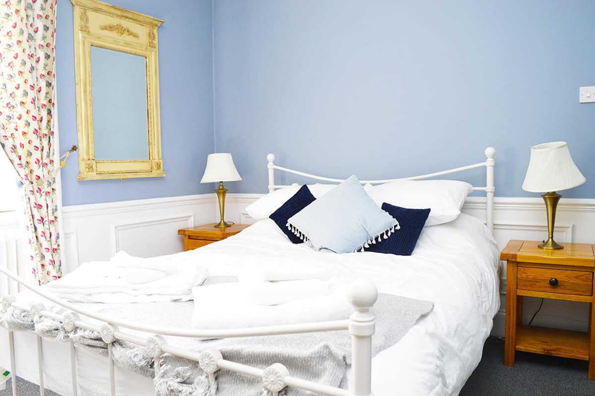 Deluxe King Room | Iron/ironing board (on request), free WiFi, individually decorated