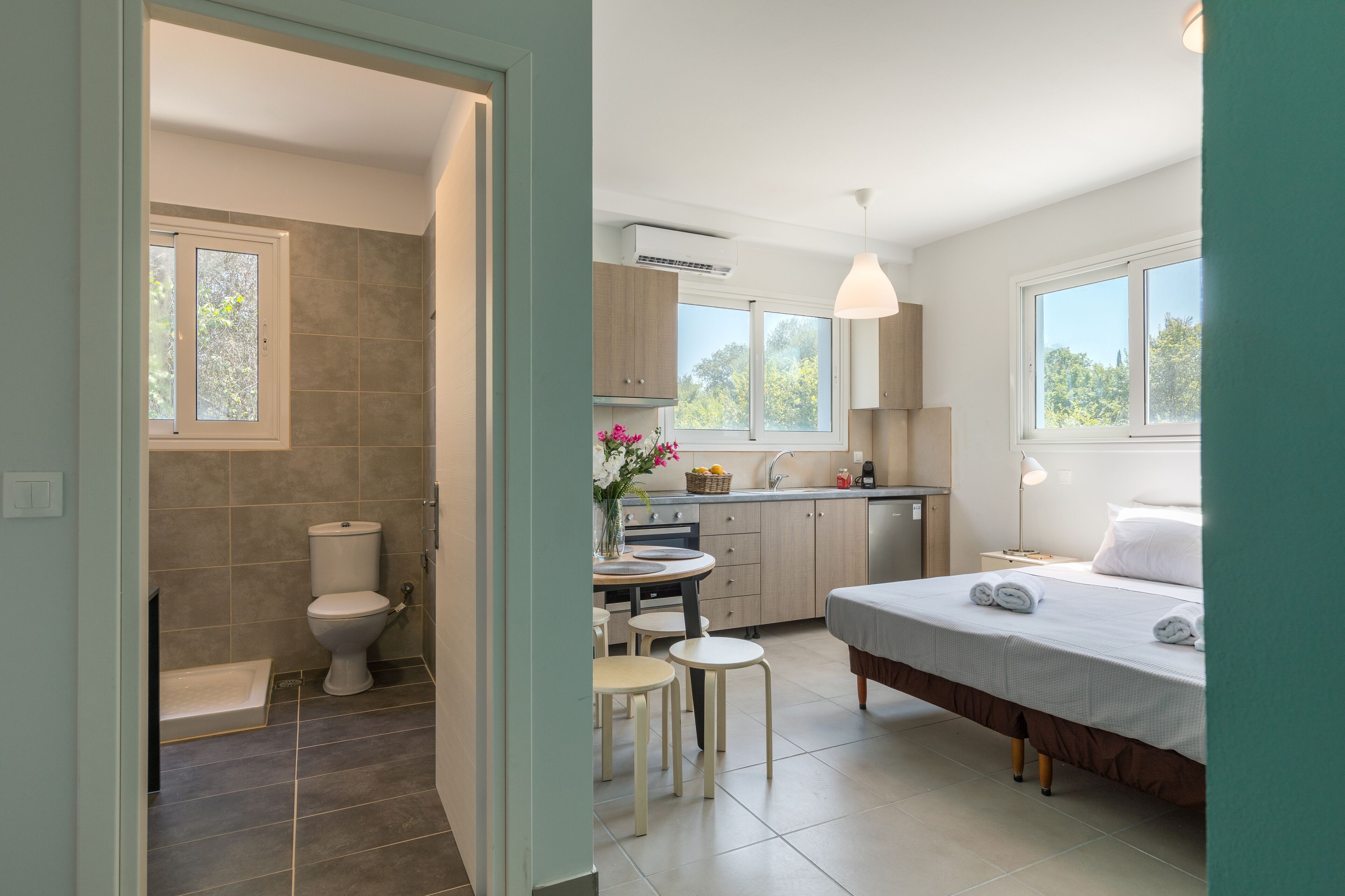 Local Hostel & Suites