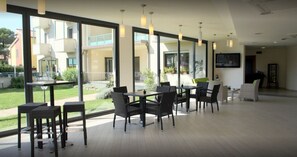 Coin salon dans le hall