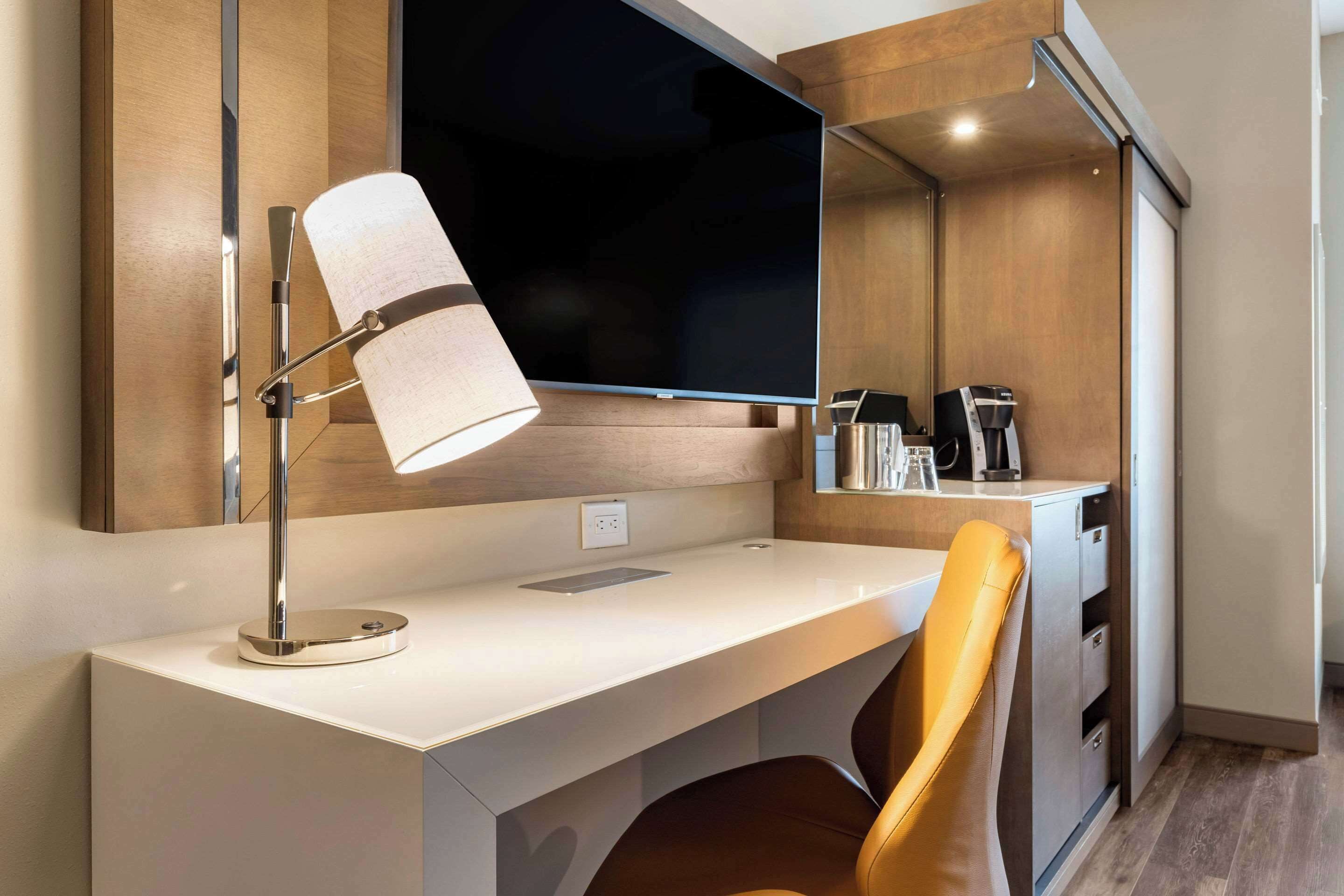 1 bedroom, in-room safe, desk, laptop workspace