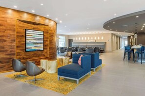 Lobby - DoubleTree by Hilton Summerville Nexton (Summerville)
