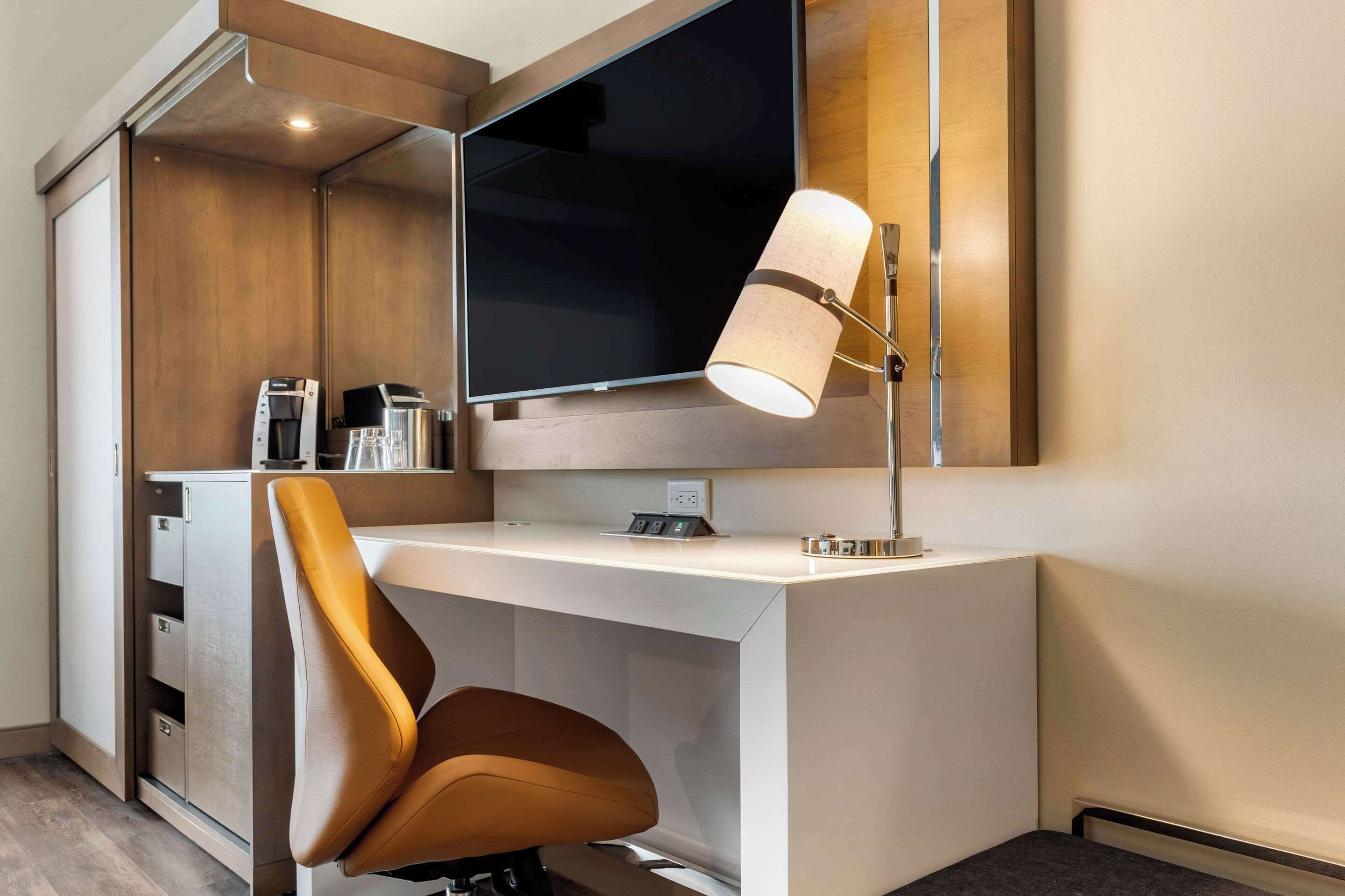 1 bedroom, in-room safe, desk, laptop workspace