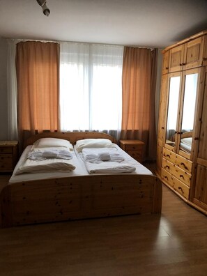 مكواة/لوح كي وأسرّة أطفال/رضّع (مجانًا) وواي فاي مجانًا وملاءات أسرّة